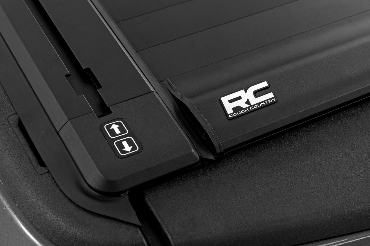 Ram 2500 Powered Retractable Bed Cover - Rough Country - Powered Retractable, 6'4